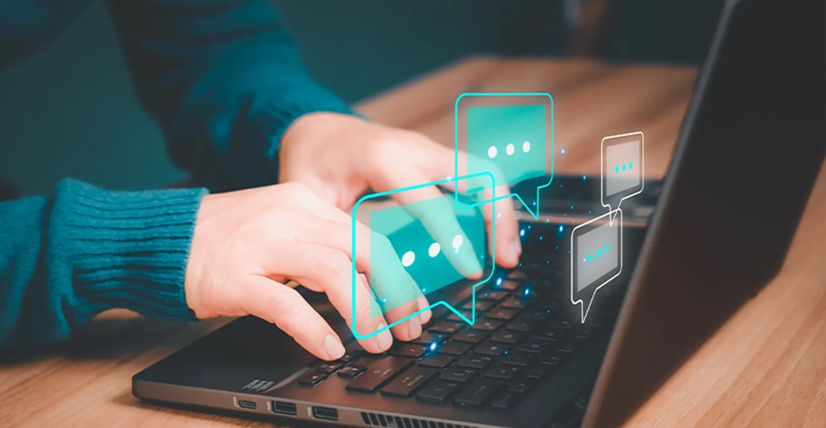 PCでタイピングしている画像